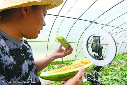 小乔吃瓜娱乐卖切糕,邂逅美味切糕之旅