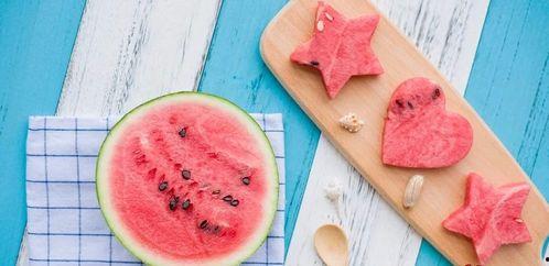 娱乐吃瓜酱喂西瓜,揭秘娱乐圈那些不为人知的幕后故事  第2张